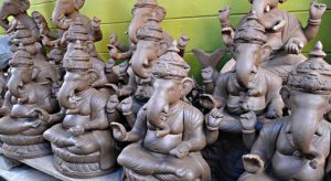 माटोले बनेका यी सामान राखेमा घर हुन्छ मालामाल